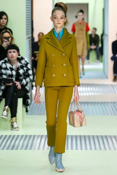 Look 1